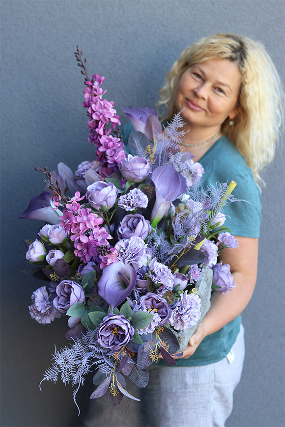 Violet Dori Volcan, nowoczesna kompozycja nagrobna