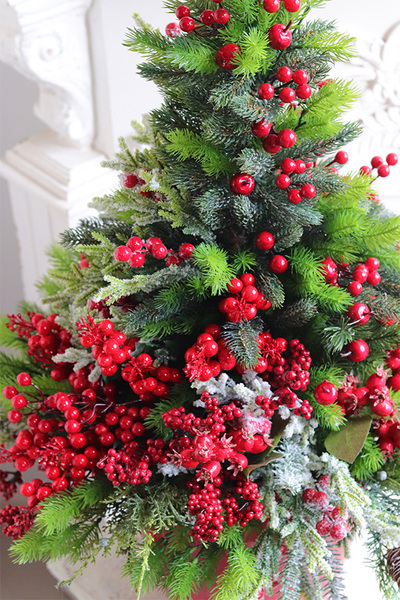 Leśna Wigilia, choinka sztuczna udekorowana w doniczce