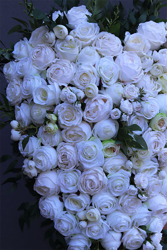 Miłość, wiązanka nagrobna w kształcie serca