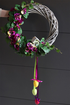 Bratki Fiolet Easter, wielkanocny wianek z domkiem, śr.48cm 