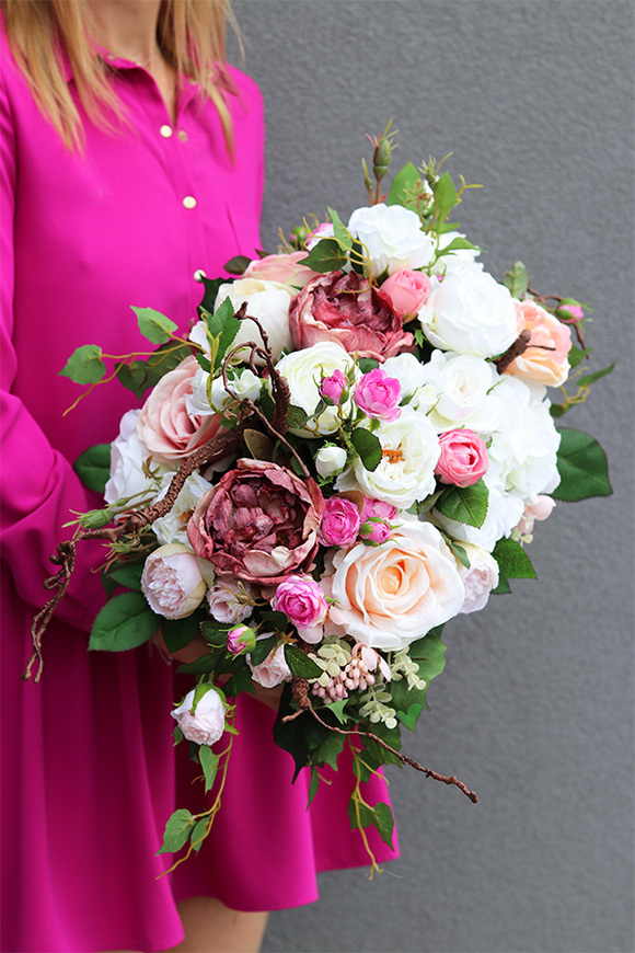 Deria Agatte, kwiatowa kompozycja