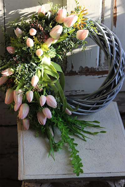 dekoracyjny wianek z tulipanów, Teria, śr.45cm 