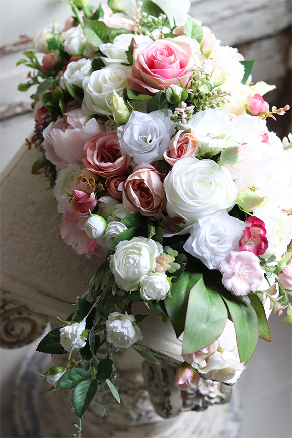 bardzo elegancka kompozycja kwiatowa Laos Belladoma, wym.30x70cm 