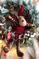 Świąteczna Zabawa, wianek z pluszowym reniferem