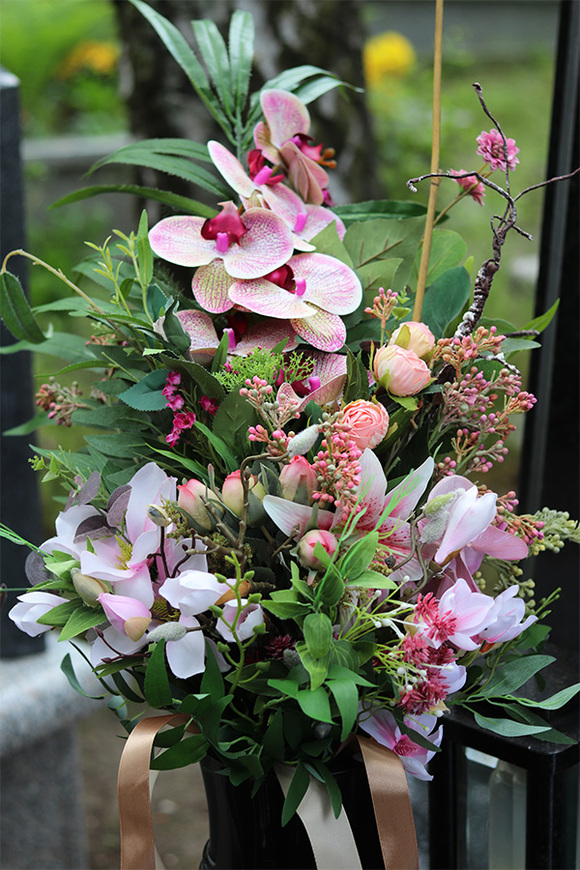 Memista, bukiet nagrobny z orchideą