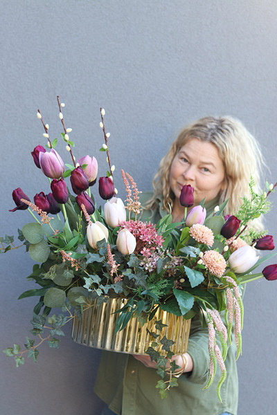 Tulippo England, dekoracja nagrobna w misie