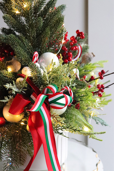 Red Landia, realistyczna choinka świąteczna z przybraniem