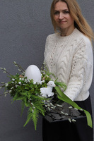 Easter New Design, dekoracja nagrobna na czarnej podstawie