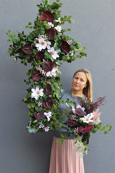 Anturium Krzyż Pamięci 3, elegancka kompozycja nagrobna, wym.118xx60cm