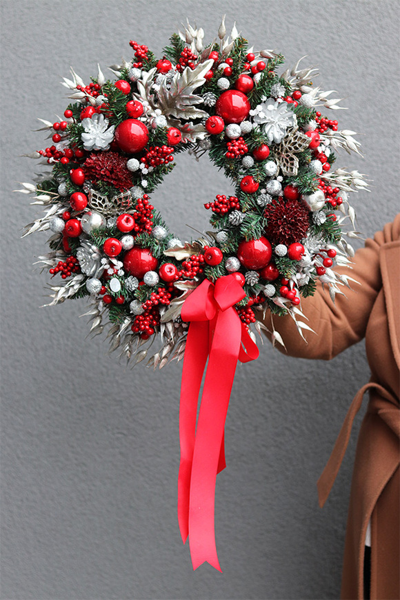 Czerwień w Domu, świąteczny wianek dekoracyjny