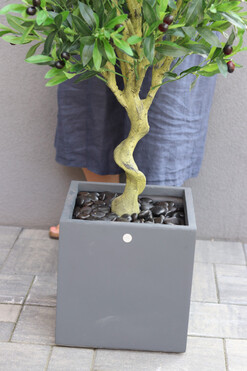 Drzewko Oliwne Concrete, sztuczna roślina w donicy, wys.129cm  