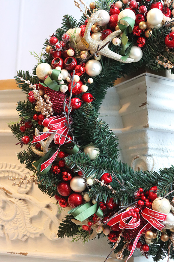 Czerwona Chwila 2, świąteczny wianek z bombkami