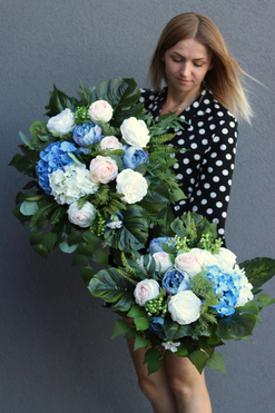 Blue Milenia, wiązanka nagrobna na florecie, wym.39x66cm 