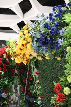 Branding, dekoracja kwiatowa w kolorach Twojej Firmy, wym.1mkw