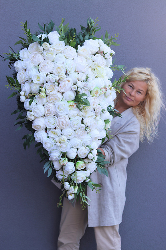 Miłość, wiązanka nagrobna w kształcie serca