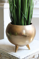 Lucida Grass, sztuczna trawa w złotej donicy