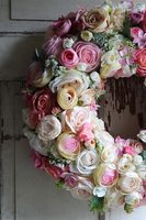 Bellis, różowy wianek na drzwi, śr.50cm 