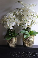 Gold Trettia, biały sztuczny storczyk w złotej donicy