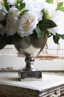 kompozycja z peoniami w pucharze, Pucharro White, wym.40x33cm