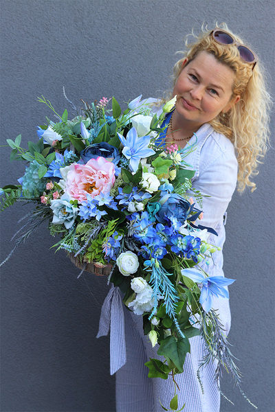 Niebieskie Migdały, dekoracja nagrobna w drewnianej skrzyneczce, wym.45x70cm 