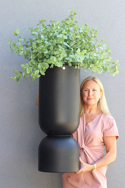 OD RĘKI Black Tiger Moderno, roślina w plastikowej donicy, wys.130cm