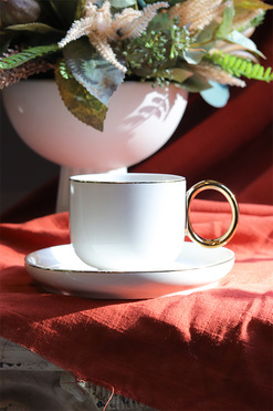 Novelty, porcelanowa filiżanka ze złotym rantem, poj.270ml