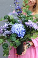 Dacja Blue, jesienny bukiet nagrobny we wkładzie