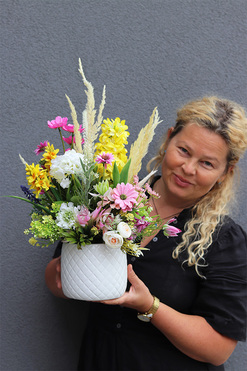 Pastelowa Hafra, kompozycja kwiatowa w naczyniu, wym.52x30cm