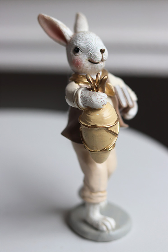 Bunny Cottage Beige, figurka wielkanocna zajączek