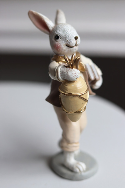 Bunny Cottage Beige, figurka wielkanocna zajączek