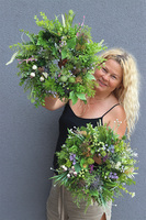 Bieszczady, zielony wianek na drzwi z ziołami