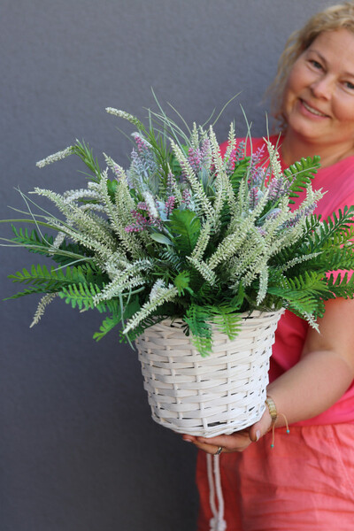 Heather&Lavender, kompozycja z wrzosem i lawendą w koszu