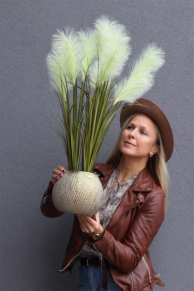 Bernatta, sztuczna trawa w złotej donicy