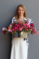 Rosetta Manfredo, różowa kompozycja w naczyniu