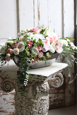 bardzo elegancka kompozycja kwiatowa Laos Belladoma, wym.30x70cm 