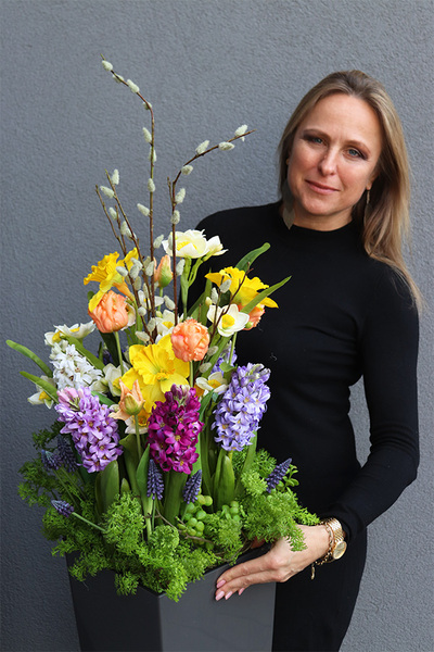 Flisatti, wiosenna kompozycja z hiacyntów i żonkili, wys.130cm 