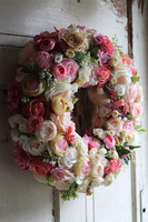 Bellis, różowy wianek na drzwi, śr.50cm 