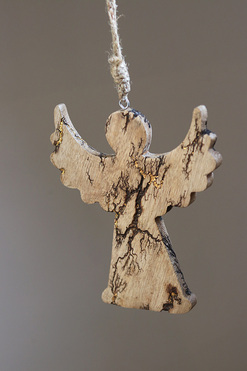 OD RĘKI Woodland, drewniana zawieszka świąteczna, anioł, wym.18x15cm 
