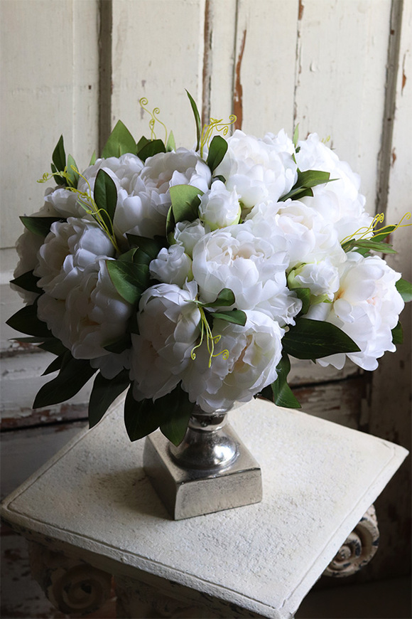 kompozycja z peoniami w pucharze, Pucharro White, wym.40x33cm