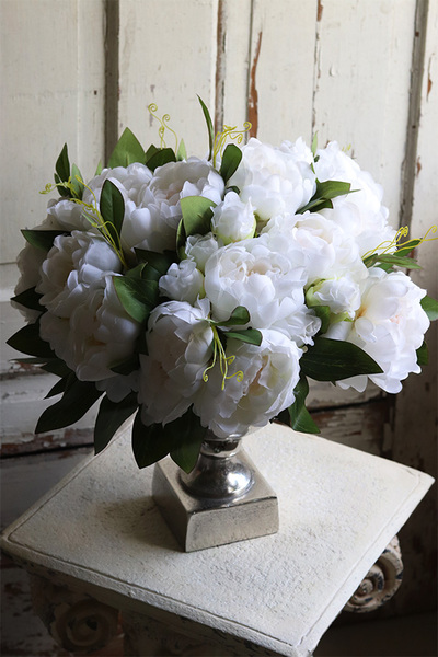 kompozycja z peoniami w pucharze, Pucharro White, wym.40x33cm