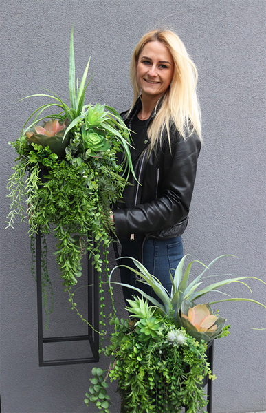 Cybilla Design Extra, kompozycja sukulenty w donicy na stojaku