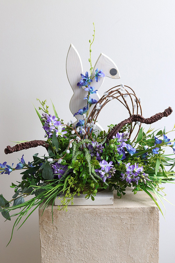 U Królika, wiosenna kompozycja nagrobna, wym.39x60x30cm