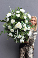 Biała Electra, wiązanka nagrobna na plastrze drewna