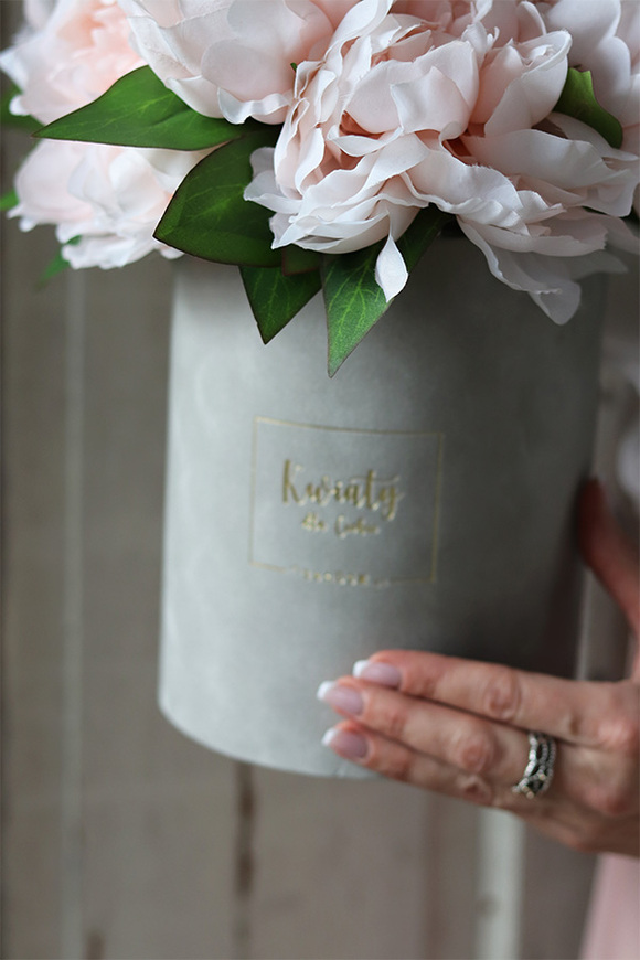 Morelia Easter, kompozycja w szarym pudełku