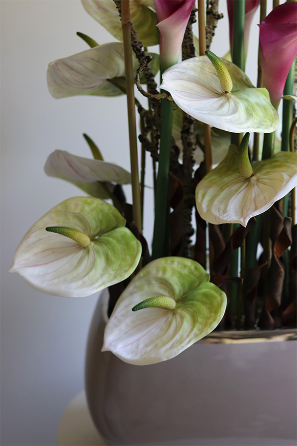 Kalia & Anturium, nowoczesna kompozycja w beżowej donicy