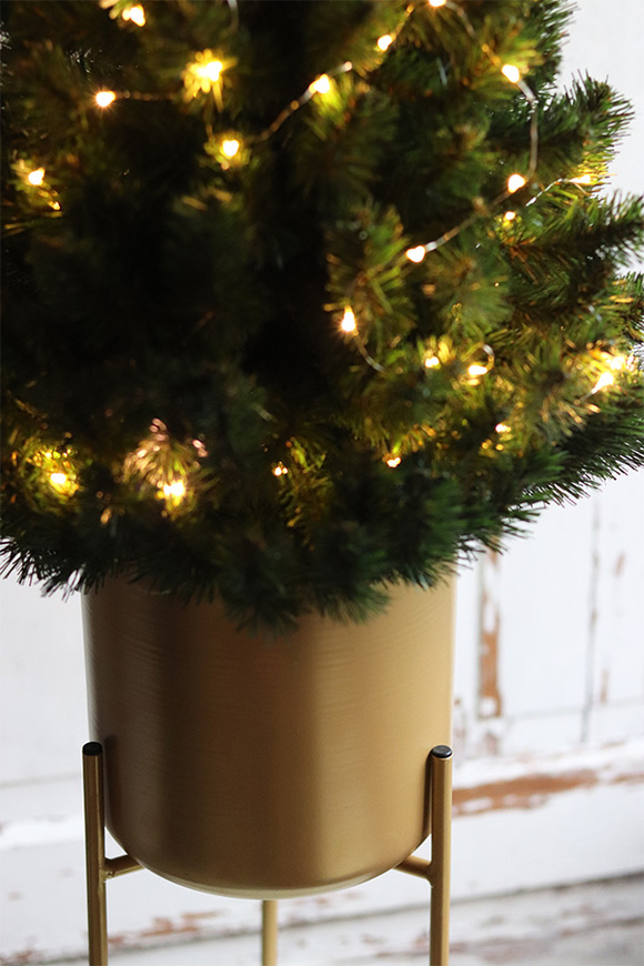 Konika Fera A, choinka sztuczna w donicy na stojaku