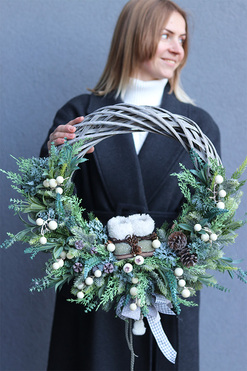 Zimowe Buty, asymetryczny wianek na zimowy czas, śr.45cm 