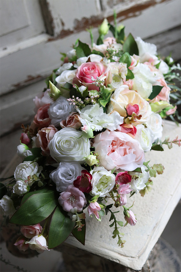 bardzo elegancka kompozycja kwiatowa Laos Belladoma, wym.30x70cm 