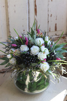 Hassati Nova, kompozycja kwiatowa w szklanym naczyniu