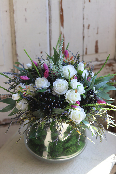 Hassati Nova, kompozycja kwiatowa w szklanym naczyniu